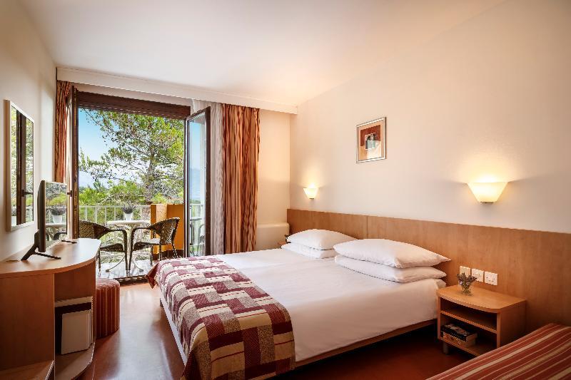 Veli Mel Hotel - San Marino Sunny Resort By Valamar Lopar Bagian luar foto